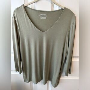 Chico’s women’s The Ultimate Tee Chico’s sz L (12-14) v neck 3/4 sleeves green